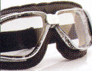 スクーター時のメガネ装用は煩わしいことも多く、スクーター用ゴーグル度入りをご提案。