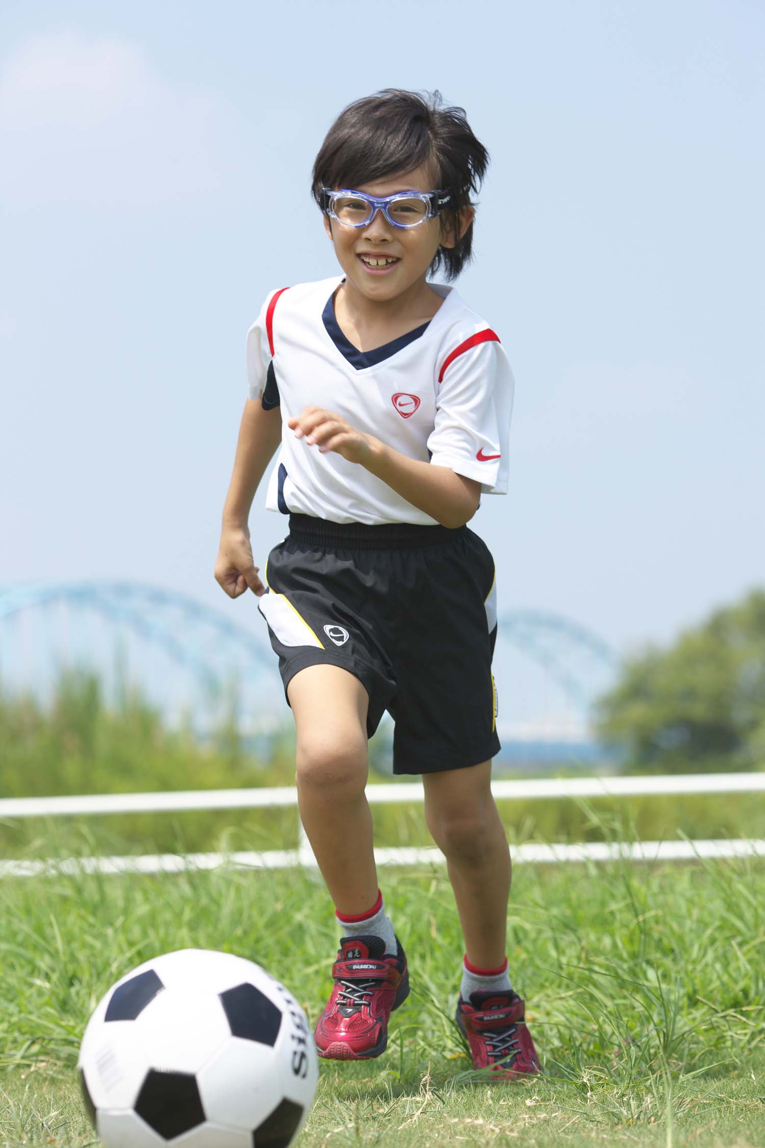 スポーツメガネ サングラス度付き 兵庫県 サッカーに適した子供メガネ 度付きゴーグル Vc Mx２１ ２０