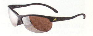 スポーツサングラスの子供用、ジュニア用の中に、ゴルフに適したサングラスがあります。