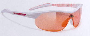 子供用のサングラス選びは「かるく」「安全」「堅牢」「紫外線対策」などが大切です。