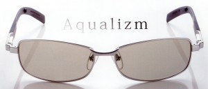イカ釣り時の偏光サングラスは、一般のサングラスと違って視界がクッキリとします。