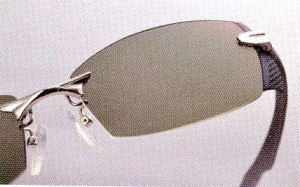 偏光サングラス度付きの精度は、偏光レンズの製法技術によって見え方に違いがある。