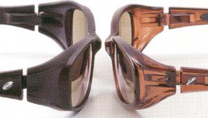 度付きサングラスの理想は、偏光フィルターを仕様した度付き偏光サングラスが快適です。