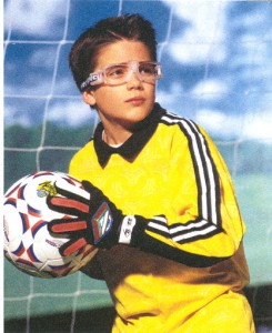 少年サッカー用メガネ装用のシーン
