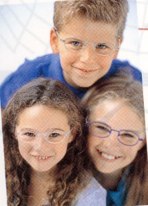 子供用のかわいい普段メガネとスポーツメガネを兼用していただくご提案。