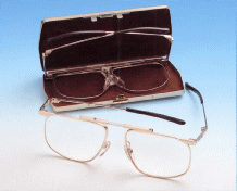 カンダスリムフォールドは旅行やお買物時にコンパクトな老眼鏡として便利