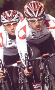 スポーツ用サングラス選びは、競技に合ったサングラス選びが重要。例えばスポーツサングラス自転車