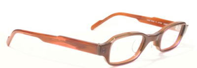 強度近視の方が眼鏡を製作するにあたって、気になるレンズの厚みを最小限にしたフレーム